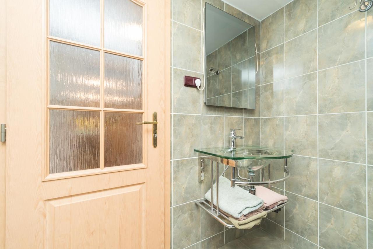 Budyne Apartment Budyne nad Ohri المظهر الخارجي الصورة